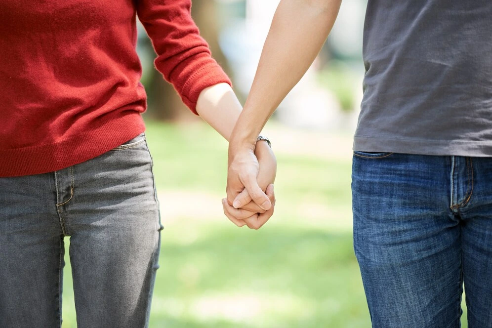 Balancing independence and togetherness in relationships